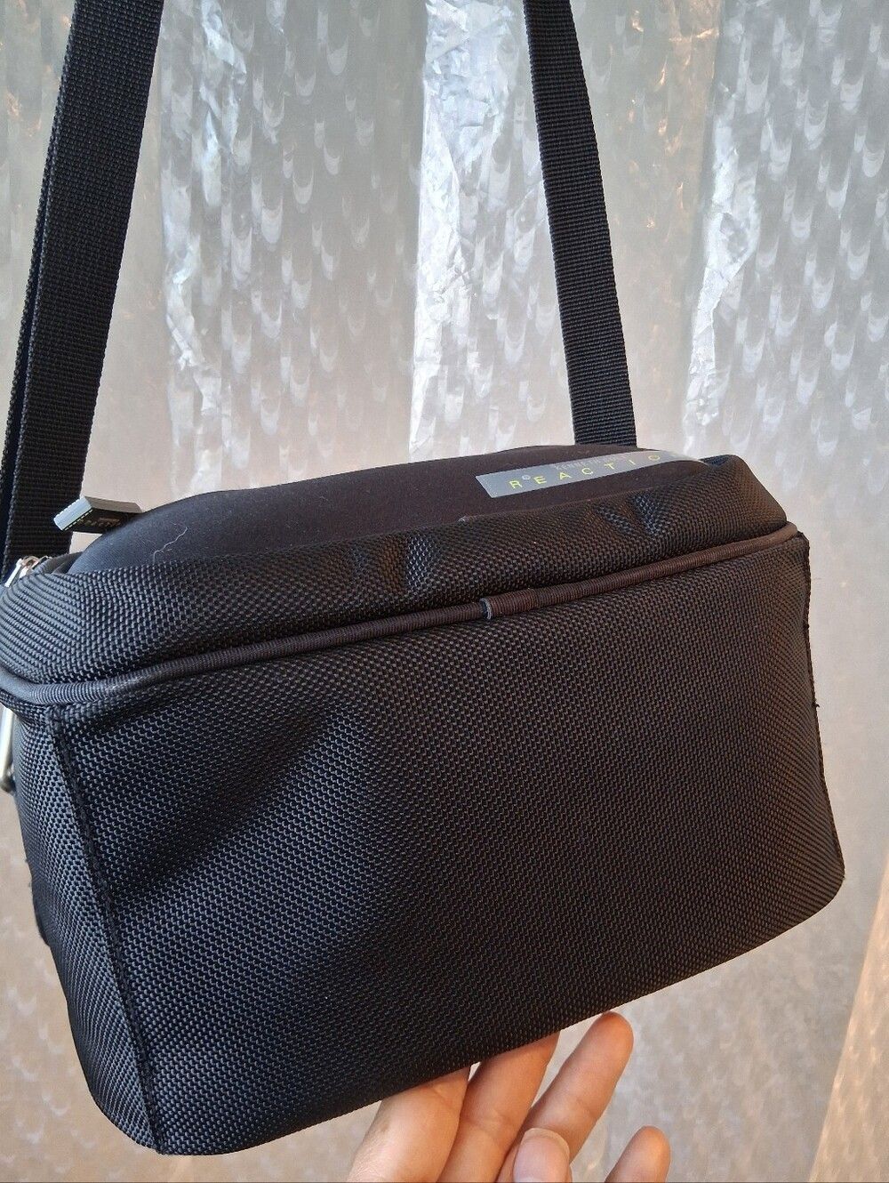 Kenneth Cole Compact Camera Case - Picture 3 of 12